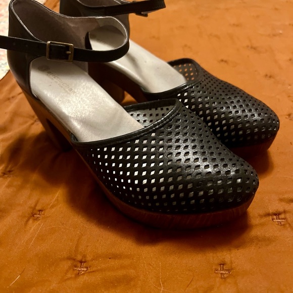 Eric Michael Black Leather and Wood Clog Heels - Picture 3 of 10